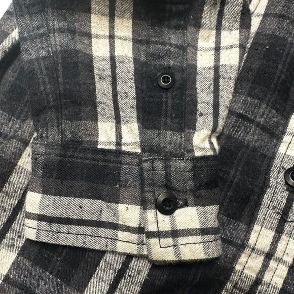 On The Byas Textured Flannel Shirt Mens Medium Black/White Plaid 2 Flap Pockets - Picture 7 of 9